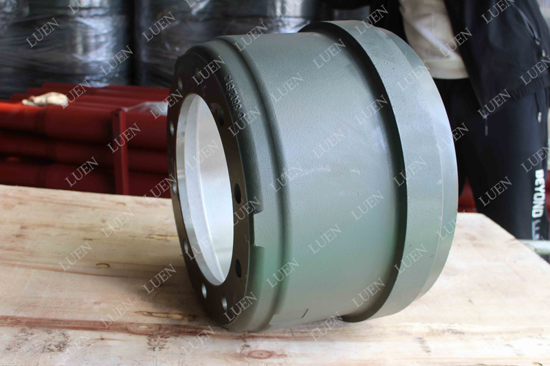 Semi-trailer axle fittings American style 13T built-in brake drum