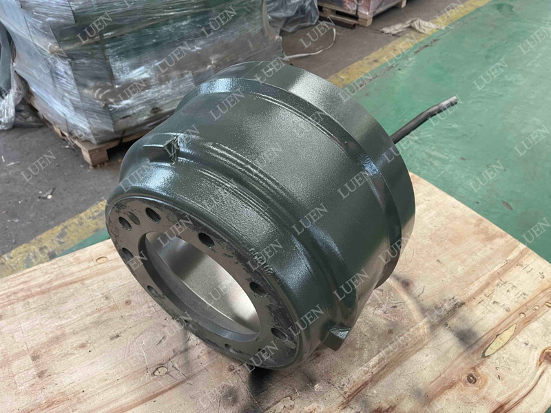 Axle accessories External brake drum for semi-trailer axles